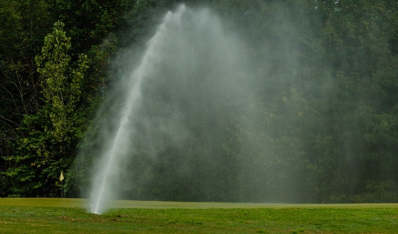 Bild saknas - Watering Golf Course